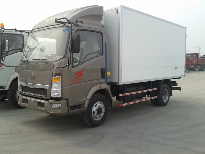  HOWO 4X2 euro 2 CAMION DE MARCHANDISES